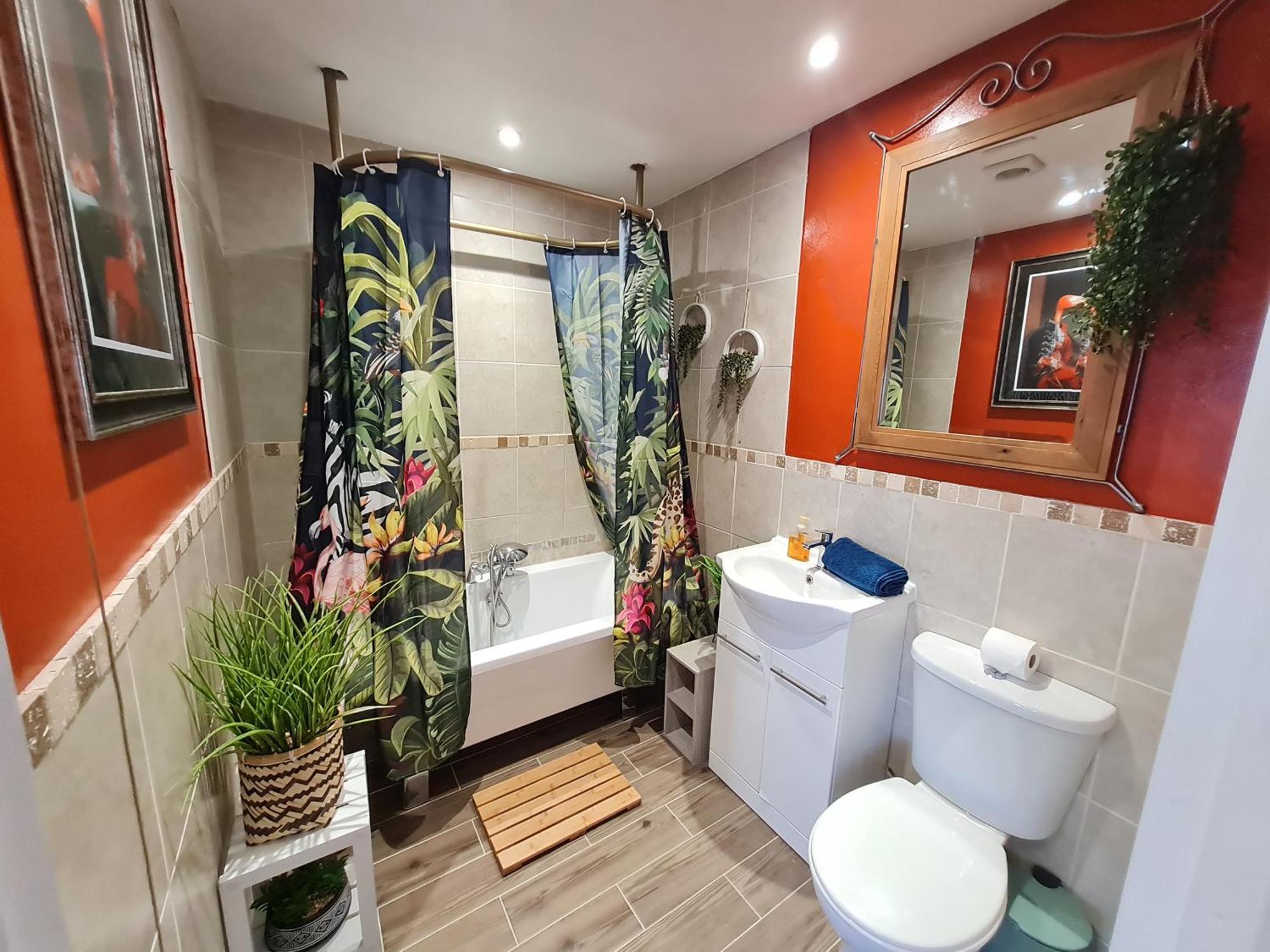 Lemur Lodge - Boutique Apartments - Short Stroll To The Beach Борнмут Экстерьер фото